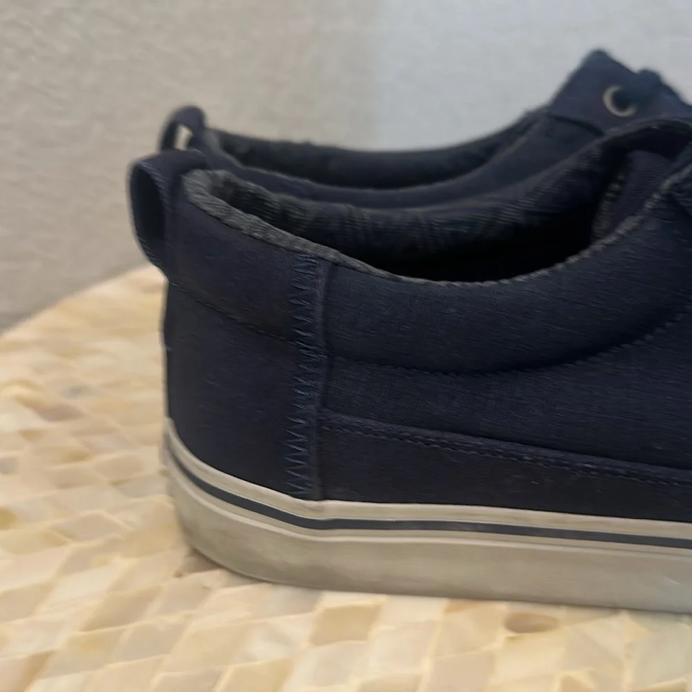Toms men’s sneakers size 11